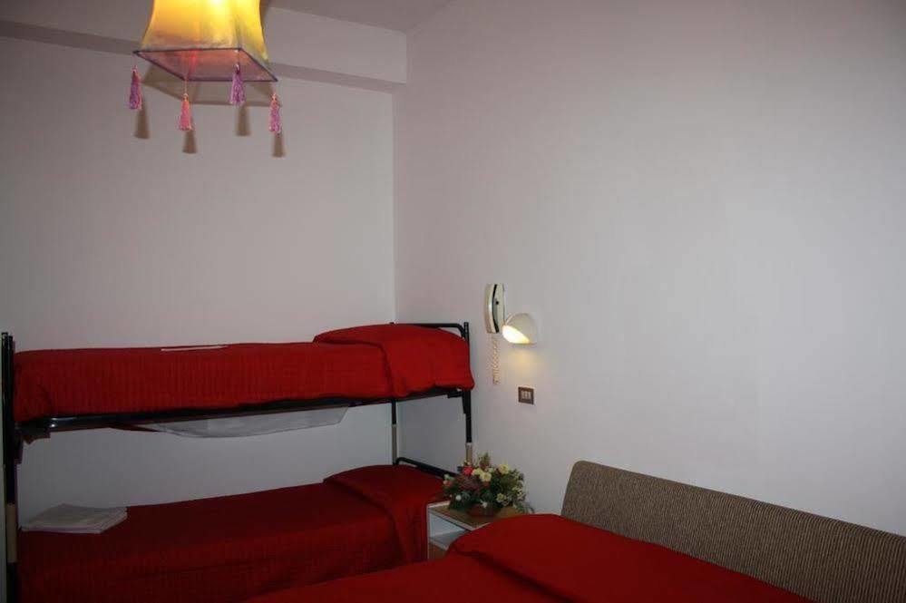 רימיני Elsi Hotel מראה חיצוני תמונה