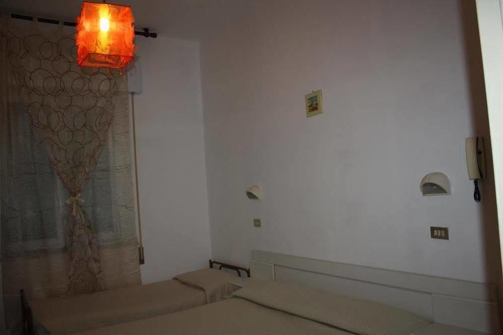 רימיני Elsi Hotel מראה חיצוני תמונה
