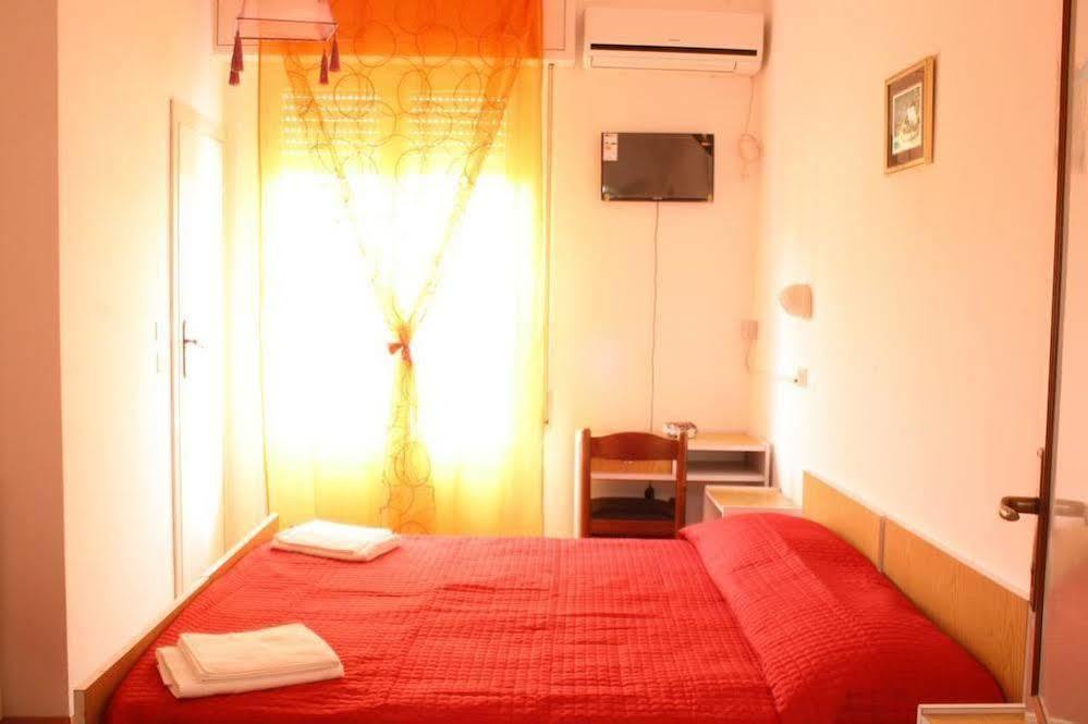 רימיני Elsi Hotel מראה חיצוני תמונה